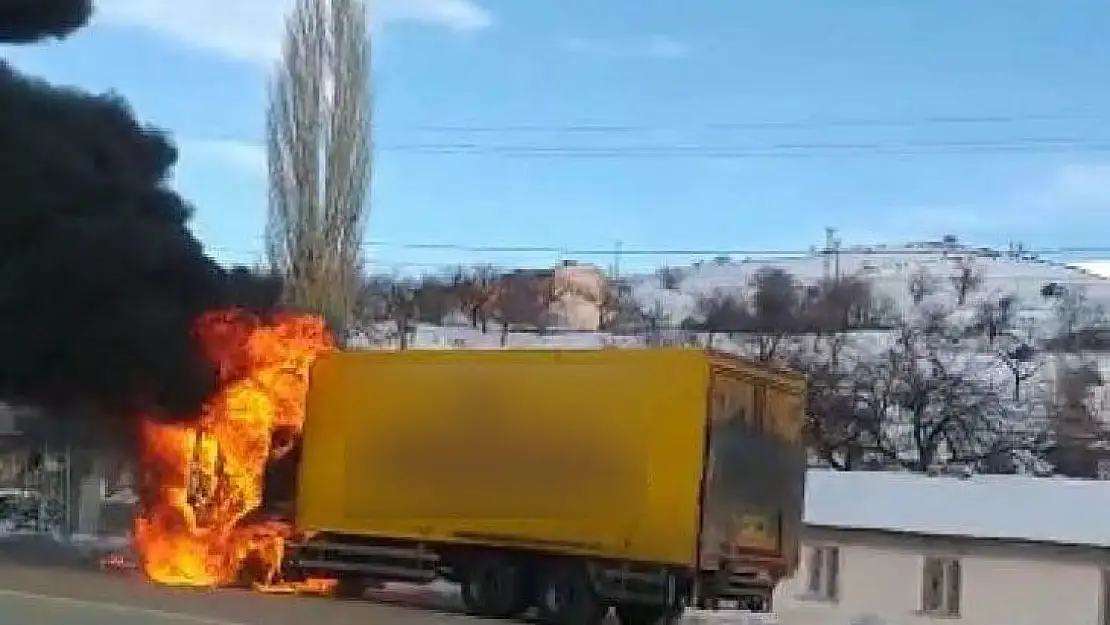 Malatya'da tır alev alev yandı