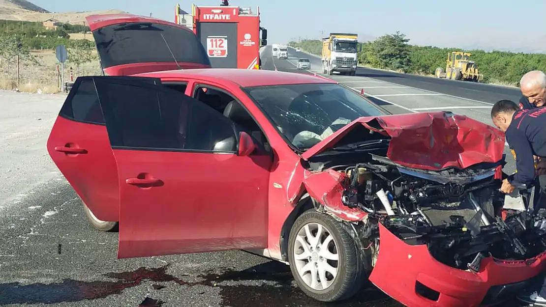 Malatya'da tır ile otomobil çarpıştı 4 yaralı