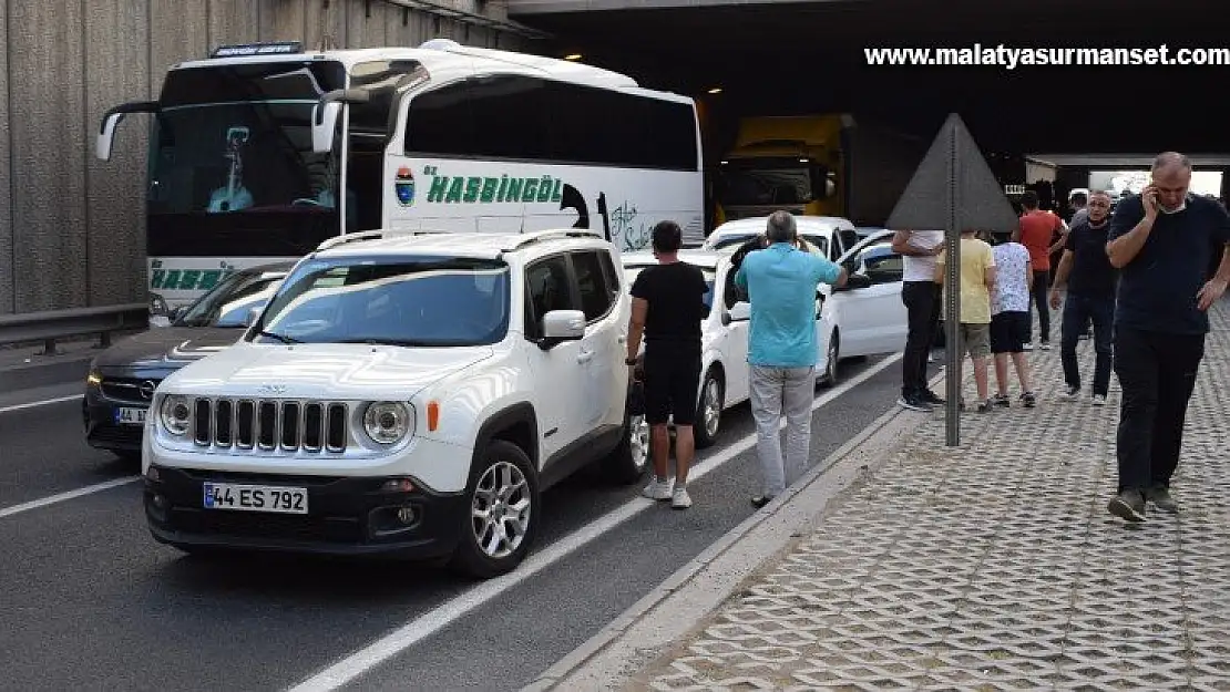 Malatya'da trafiği felç eden zincirleme kaza