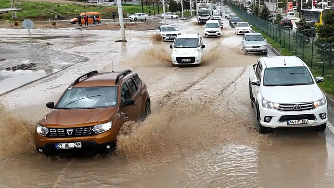 Malatya'da Yağmurla Gelen Trafik Çilesi
