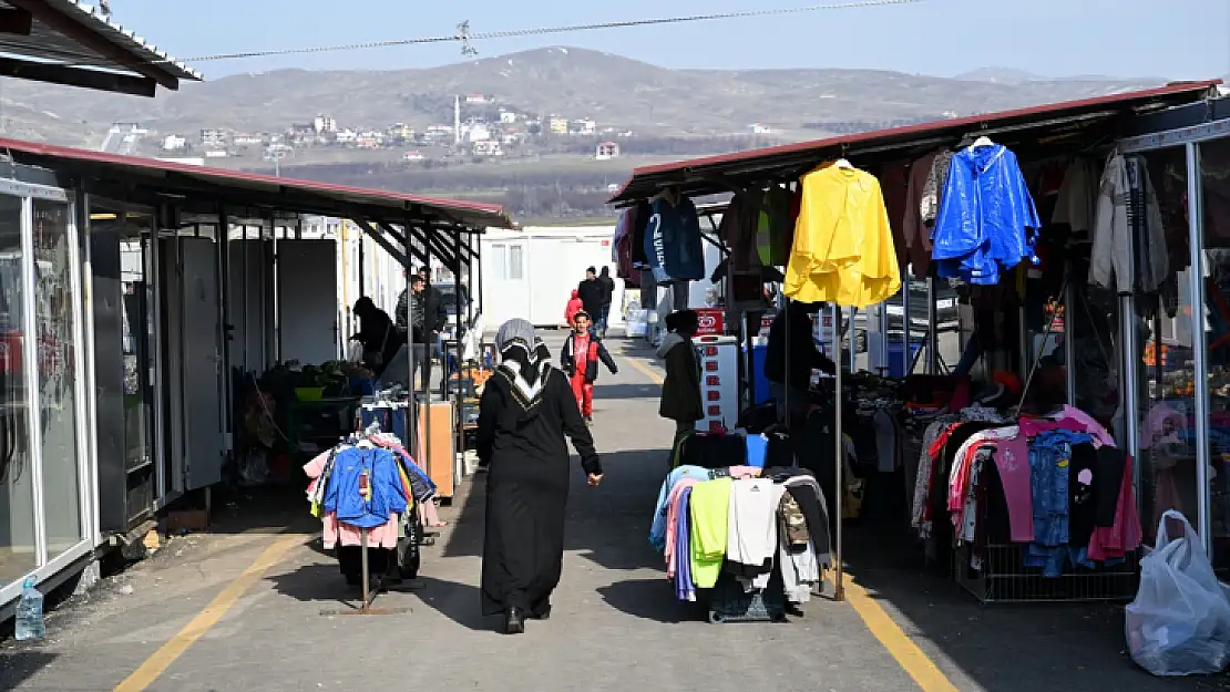 Malatya'daki konteyner kentin depremzede esnafı işlerden memnun