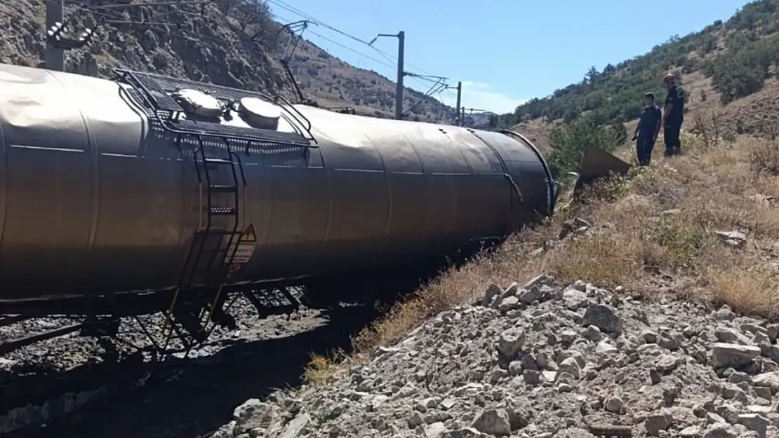 Malatya'daki tren kazasında 50 ton mazot sızdı