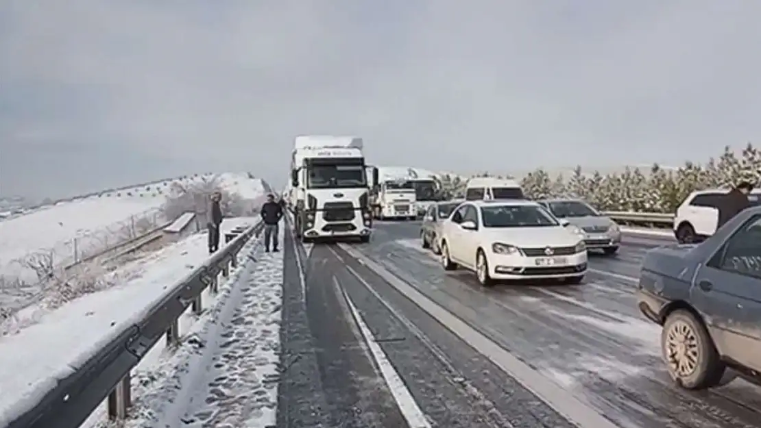 Malatya-Kayseri kara yolu kar nedeniyle kapandı