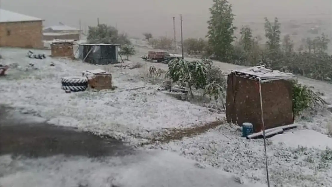 Malatya'nın yüksek kesimlerine kar yağdı