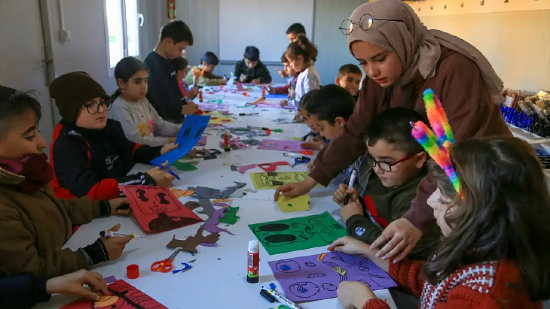 Malatya Teknopark Konteyner Kent'teki çocuklara gönüllülerden eğitim desteği