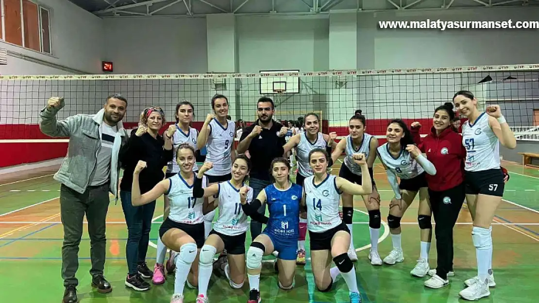 Malatya temsilcisi voleybolcular zirveyi bırakmıyor