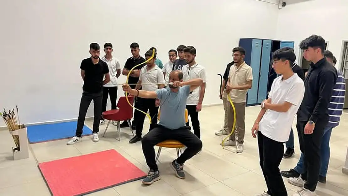 Malatya Ülkü Ocakları'ndan Gençlere Geleneksel Türk Okçuluğu Eğitimi