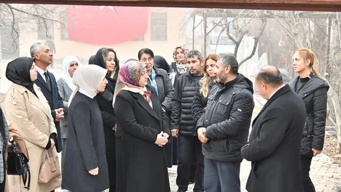 Malatya Valisi Ersin Yazıcı'nın eşi şehit ailesini ziyaret etti