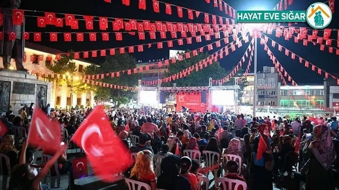 Malatyalılar 4 yıl önce olduğu gibi, 15 Temmuz'da yine meydanları doldurdu