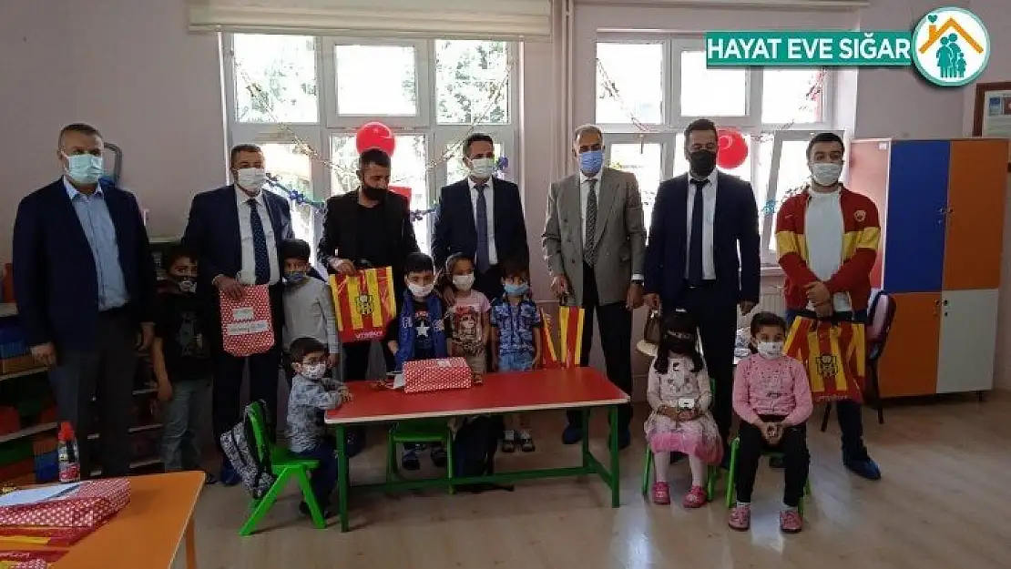 Malatyasporlu taraftarlar çocukların bayramını unutmadı