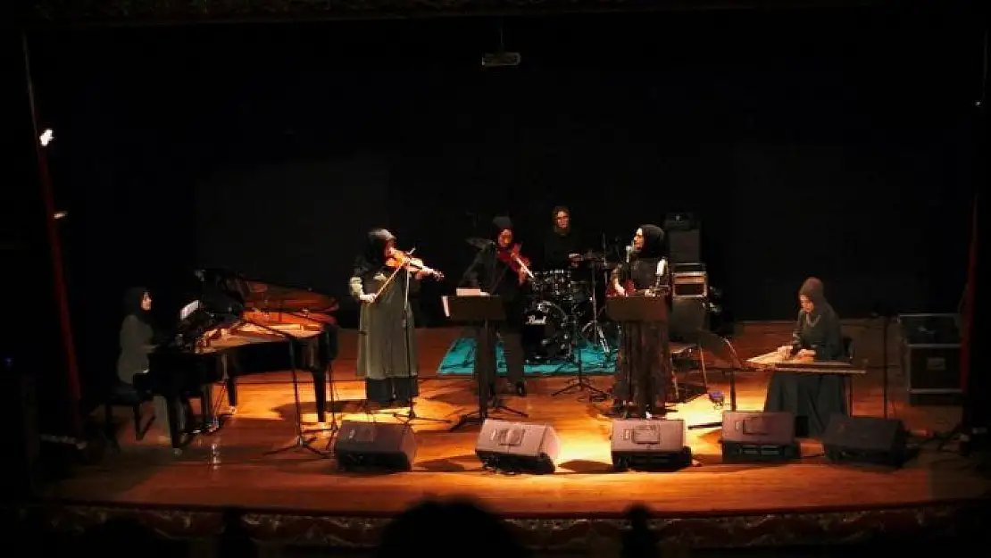 Mamak'ta kadın kadına konser