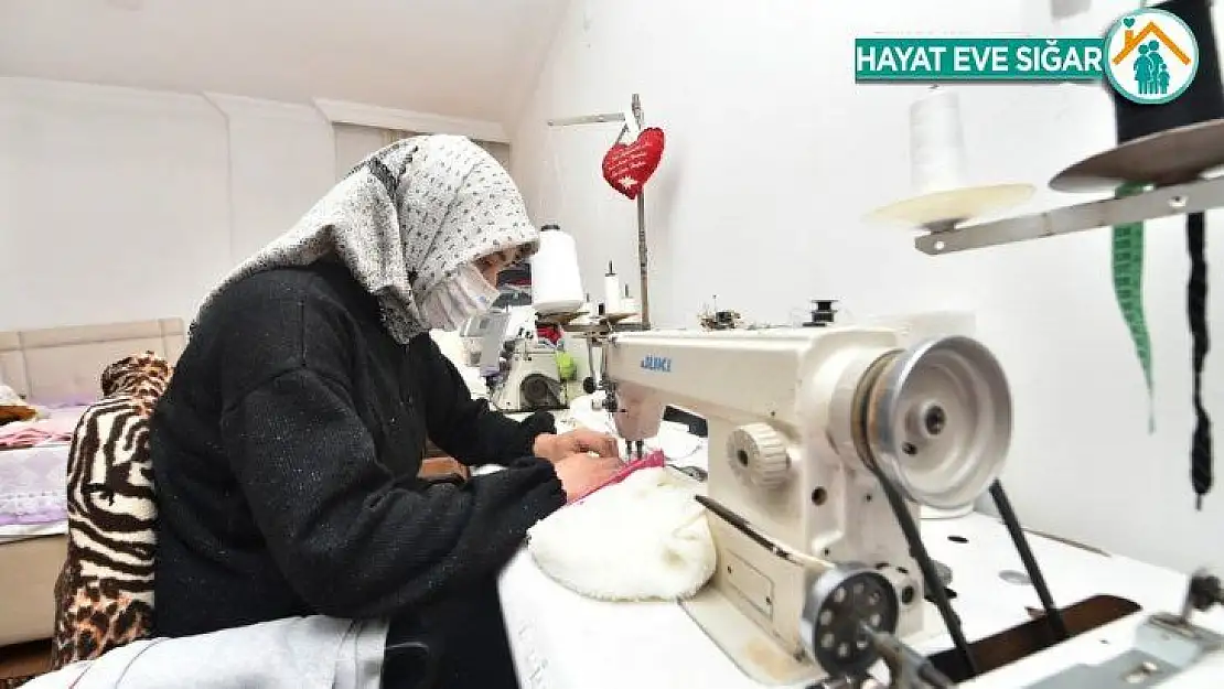 Mamaklı hanımlar iş hünerlerini evde sergiliyor