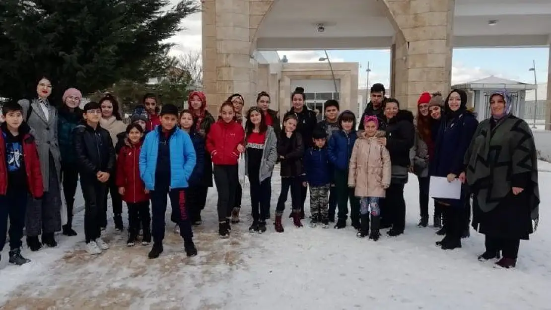 Mamaklı öğrencilerden anlamlı ziyaret