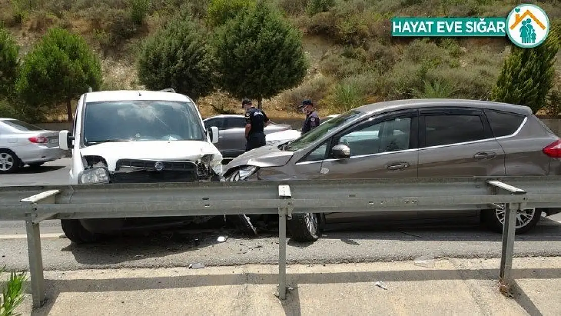 Manavgat'ta trafik kazası: 2'si çocuk 3 yaralı