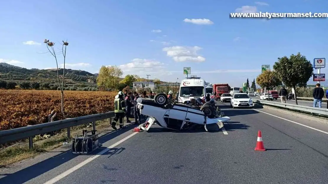 Manisa'da bariyerlere çarpan otomobil takla attı: 1 ölü, 1 yaralı