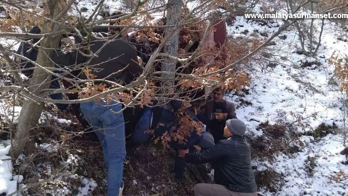 Manisa'da otomobil uçuruma yuvarlandı: 2 yaralı