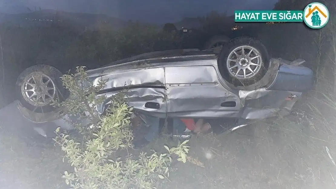 Manisa'da yoldan çıkan otomobil takla attı: 2 yaralı