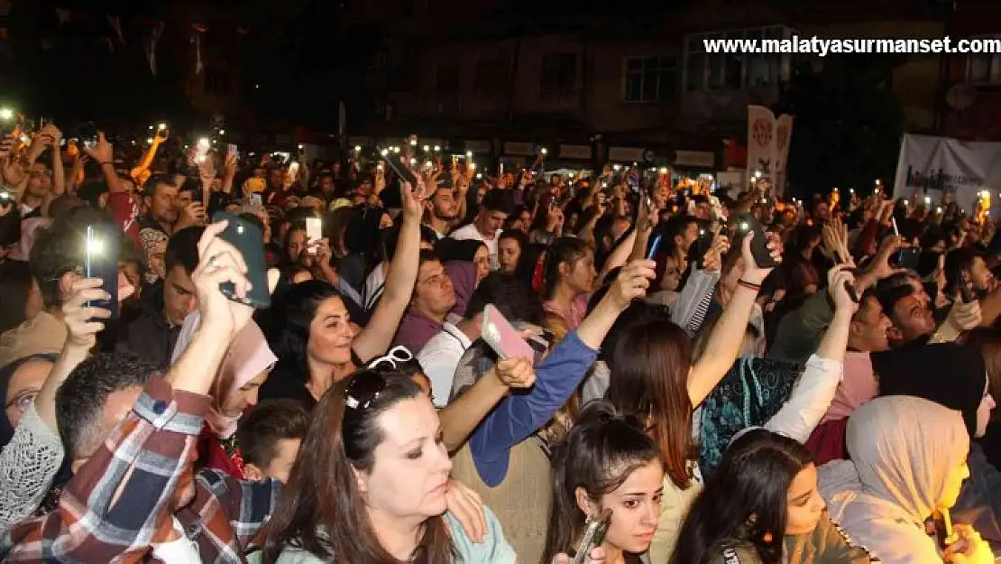 Manuş Baba Konya'da hayranlarıyla buluştu