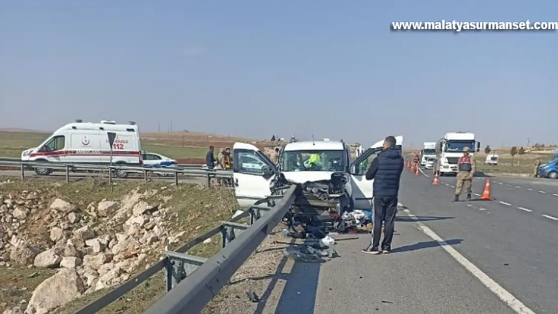 Mardin'de kamyonet bariyerlere ok gibi saplandı: 2 ölü, 3 yaralı