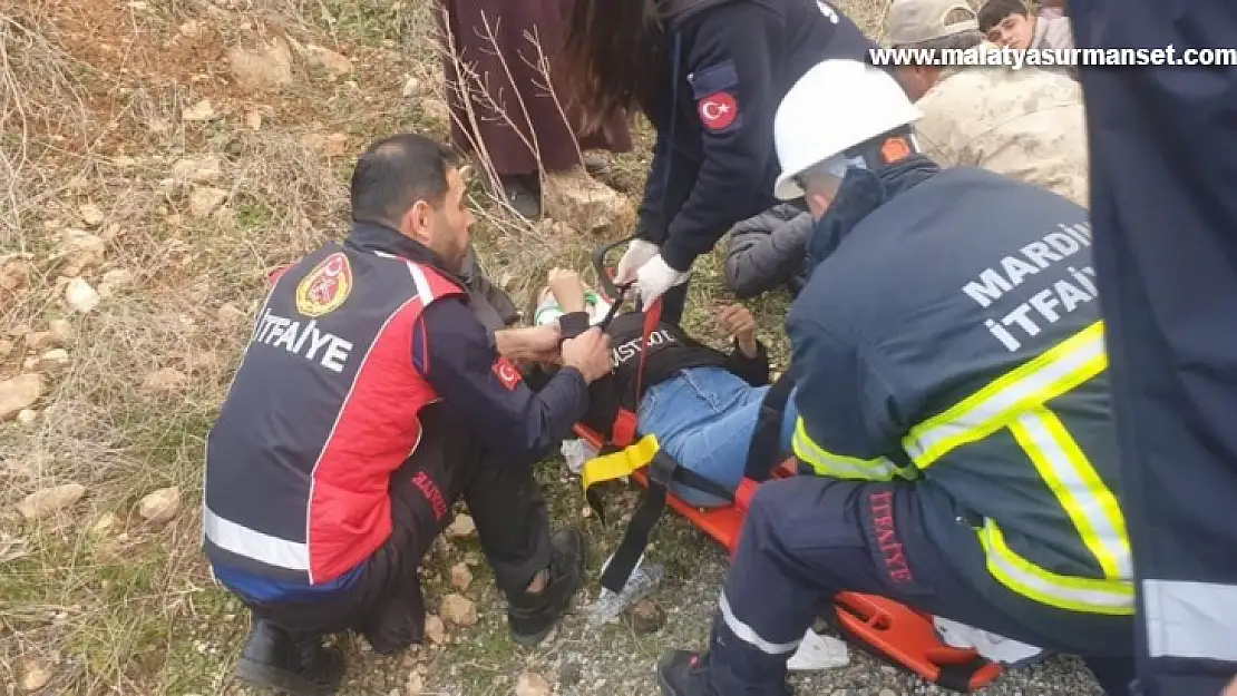 Mardin'de öğrenci servisi devrildi: 14 yaralı