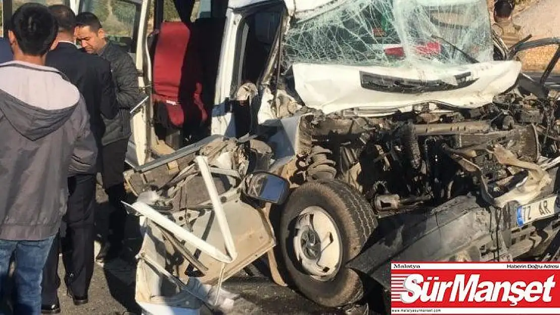 Mardin'de öğrenci servisi tırla çarpıştı: 3'ü ağır 8 yaralı