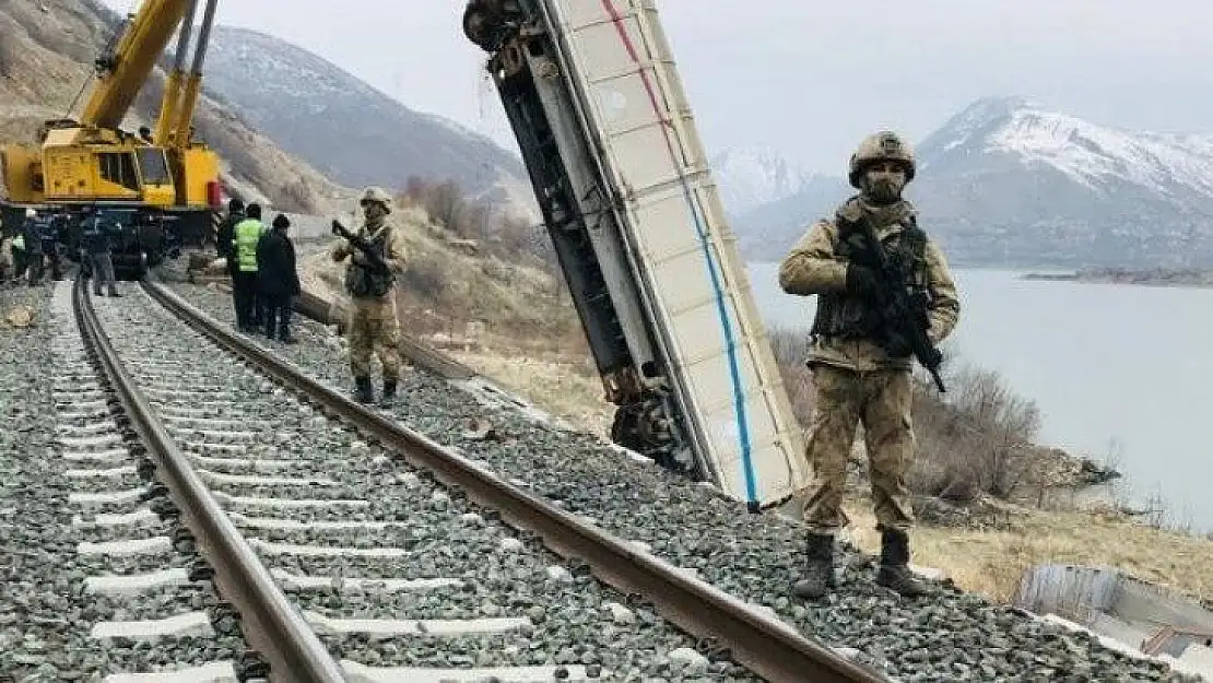 Mayınlı saldırıda devrilen vagonlar 4. yılında kaldırıldı