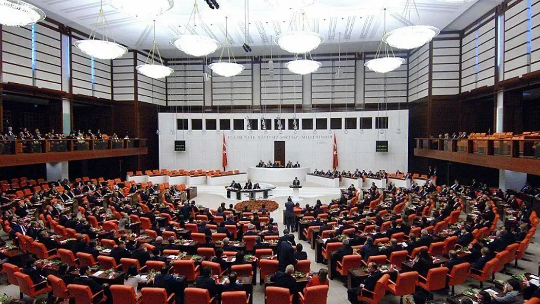 Meclis Yaz Tatilini İptal Etti Gündemde Torba Yasalar Var