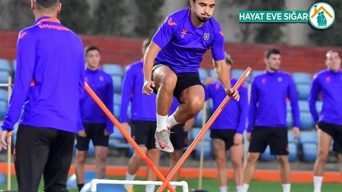 Medipol Başakşehir, PSG maçı hazırlıklarına başladı