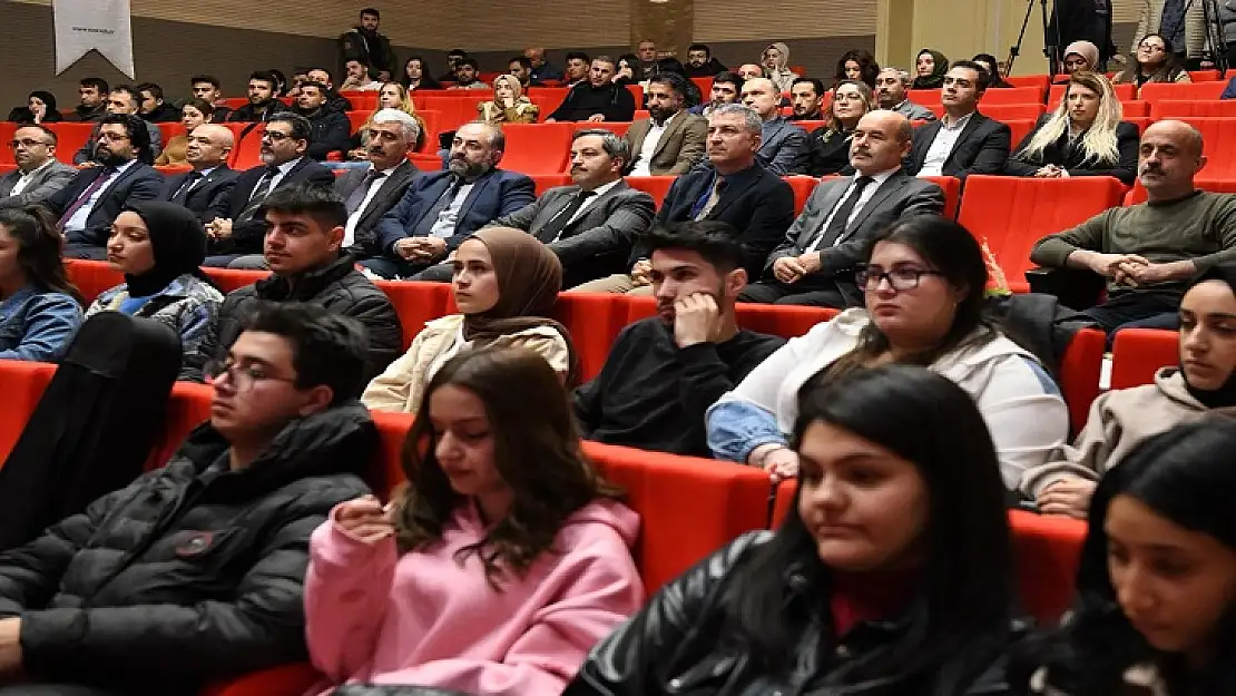 Mehmet Akif Ersoy Ve İstiklal Marşı Konferansı Düzenlendi