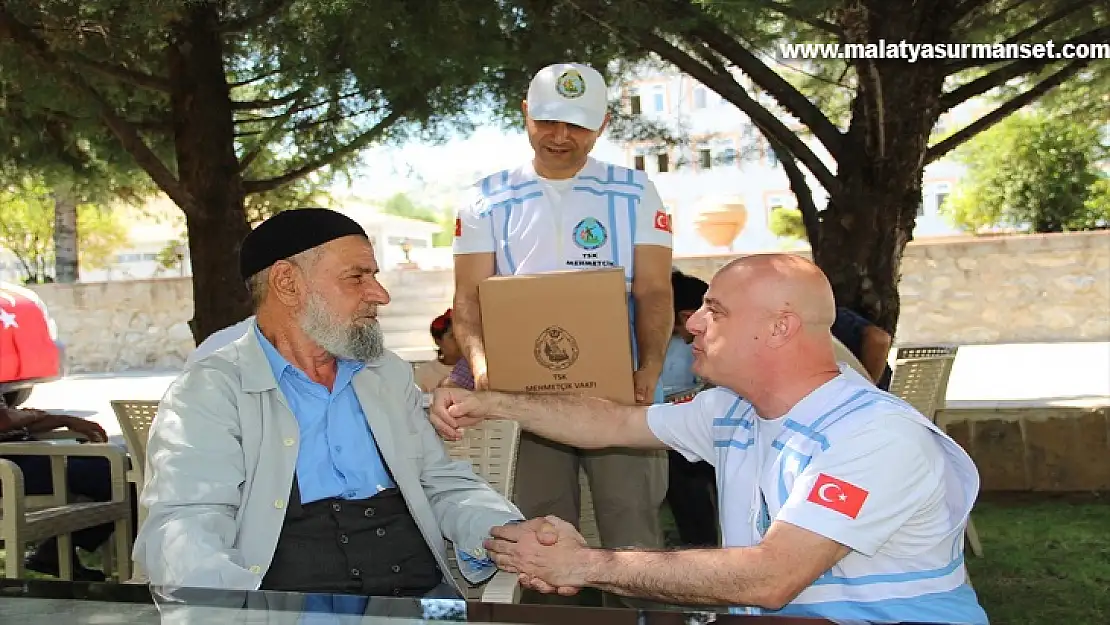 Mehmetçik Vakfı, Malatya'da şehit ve gazi ailelerine kurban eti dağıttı