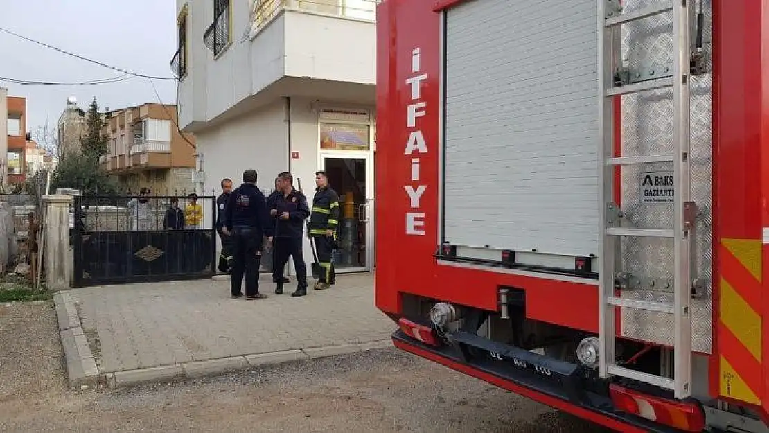 Merdiven boşluğunda çıkan yangın büyümeden söndürüldü