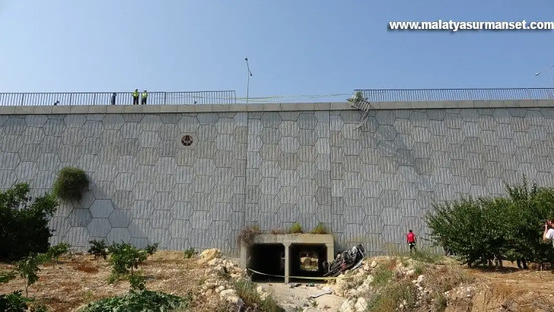 Mersin'de pikap köprüden uçtu: 2 ölü, 1 yaralı