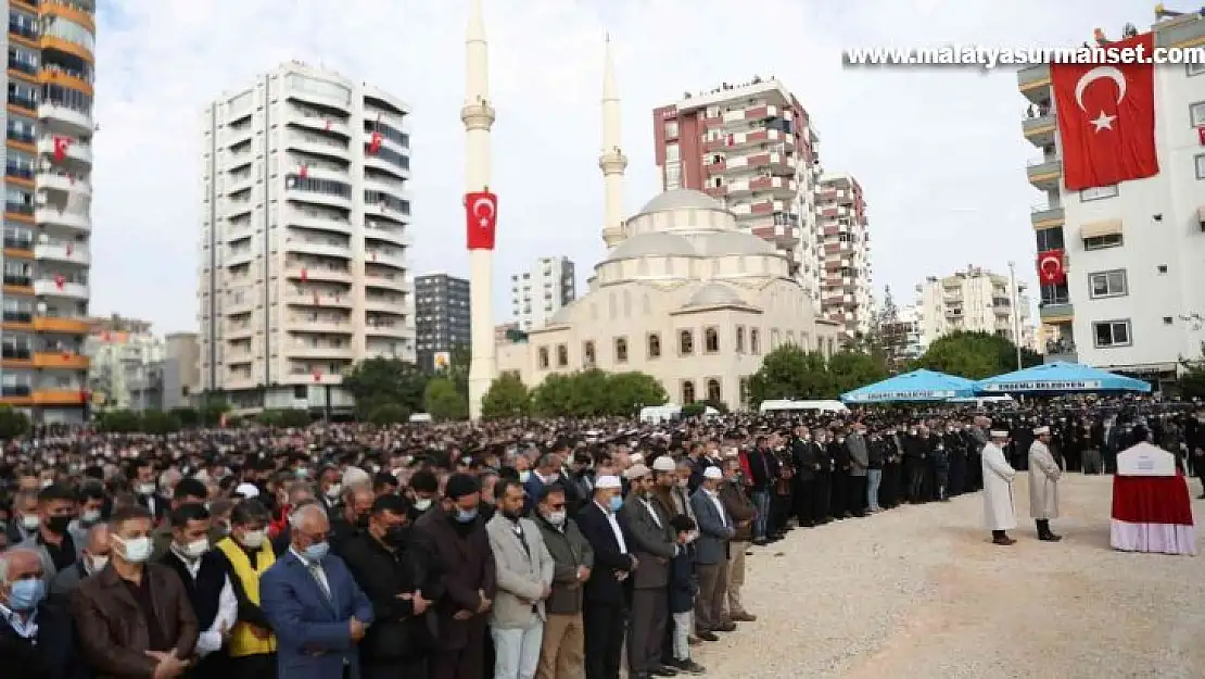 Mersin'de şehit cenazesine katılan Bakan Soylu'dan anlamlı paylaşım