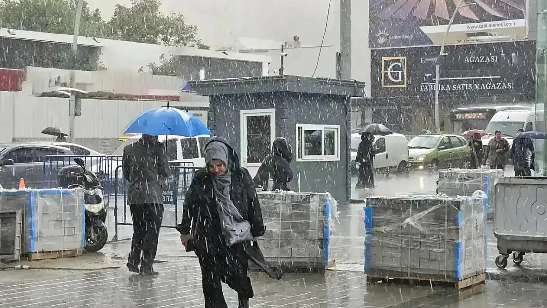 Yurtta Kuvvetli Yağış ve Fırtına Alarmı