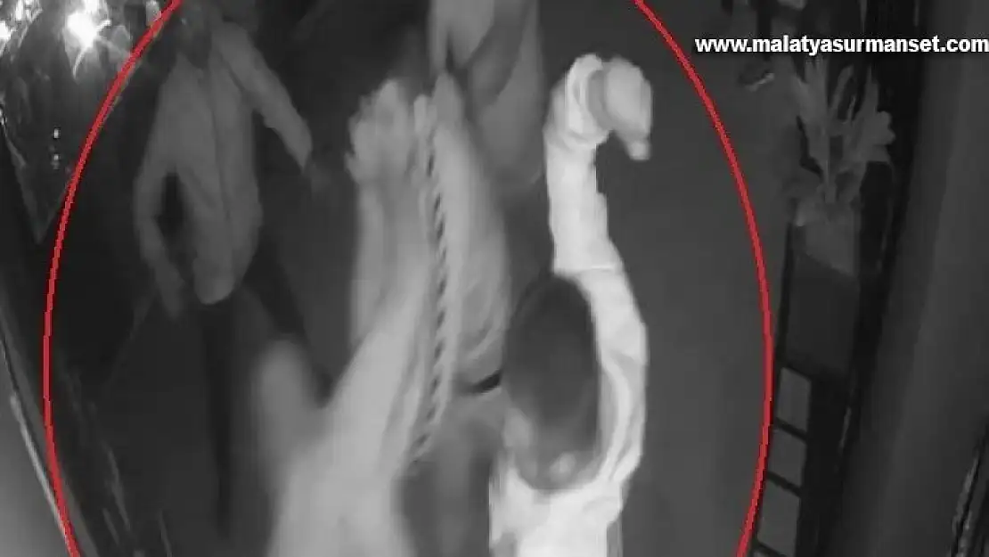 Meyhanede başlayıp kafede devam eden saldırı anı kamerada