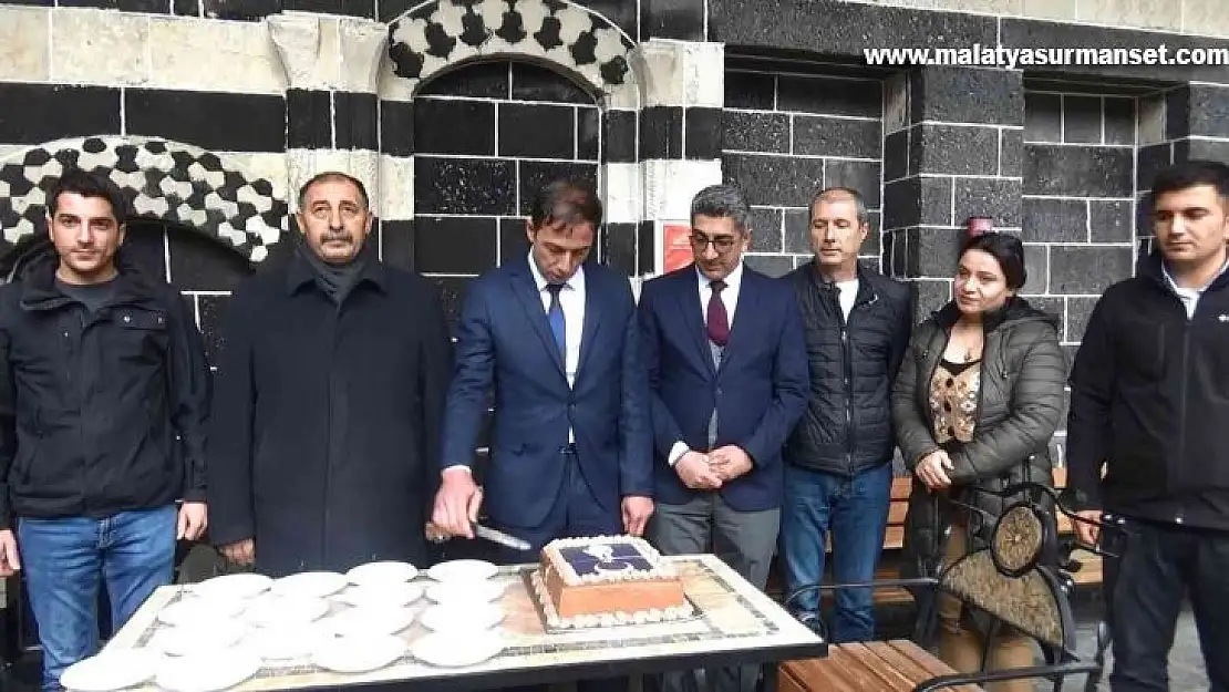 MHP Diyarbakır İl Teşkilatı, Ziya Gökalp'ın doğum gününü pasta keserek kutladı