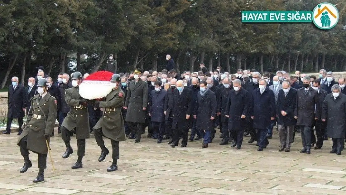 MHP lideri Bahçeli ve heyeti Anıtkabir'i ziyaret etti