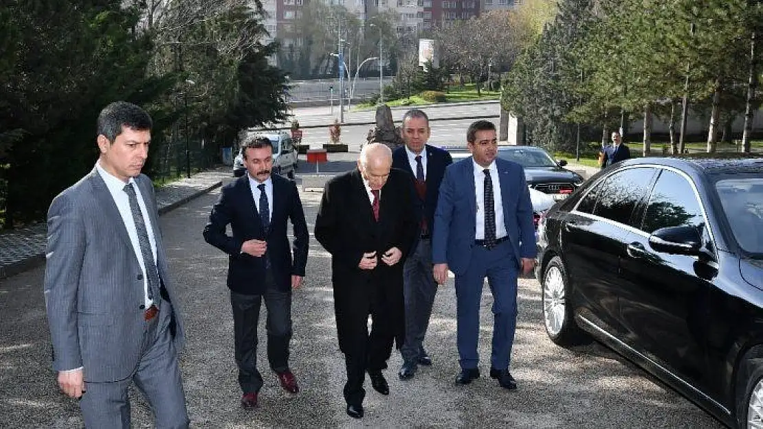 MHP lideri Bahçeli, vefatının 23. yılında Merhum Türkeş'in Anıtmezarını ziyaret etti