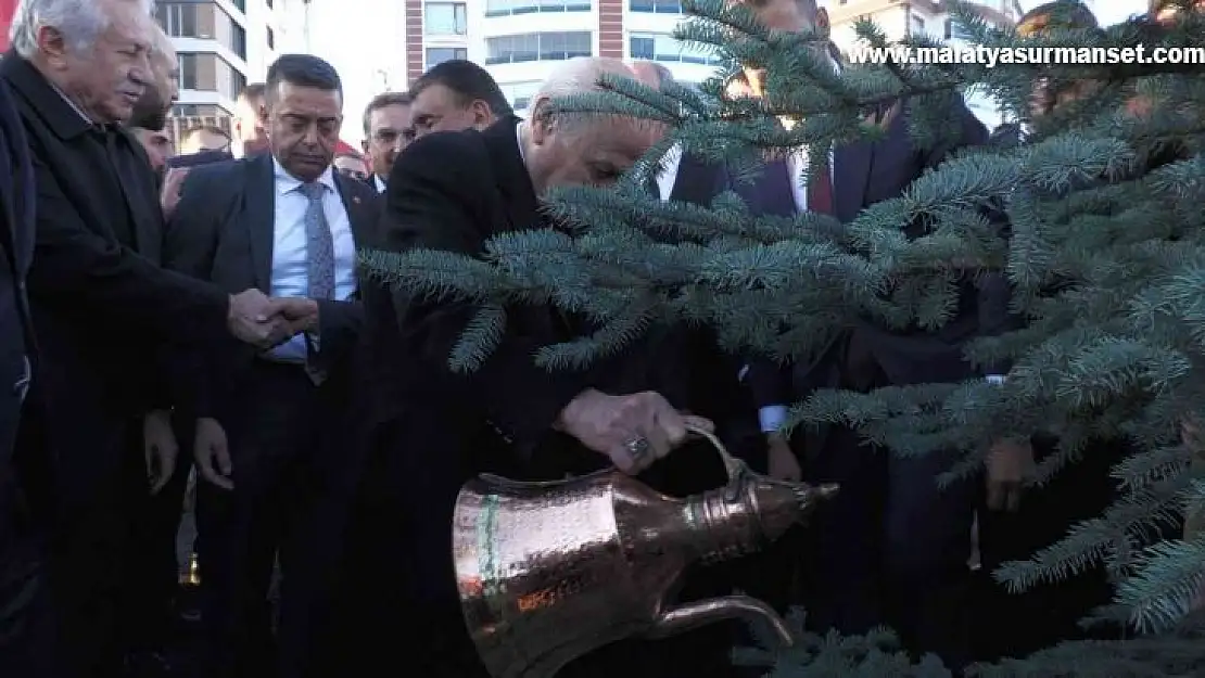 MHP Lideri Devlet Bahçeli, adının verildiği hatıra ormanına fidan dikti