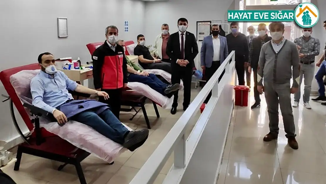 MHP Malatya İl Teşkilatın'dan Kızılay'a kan bağışı