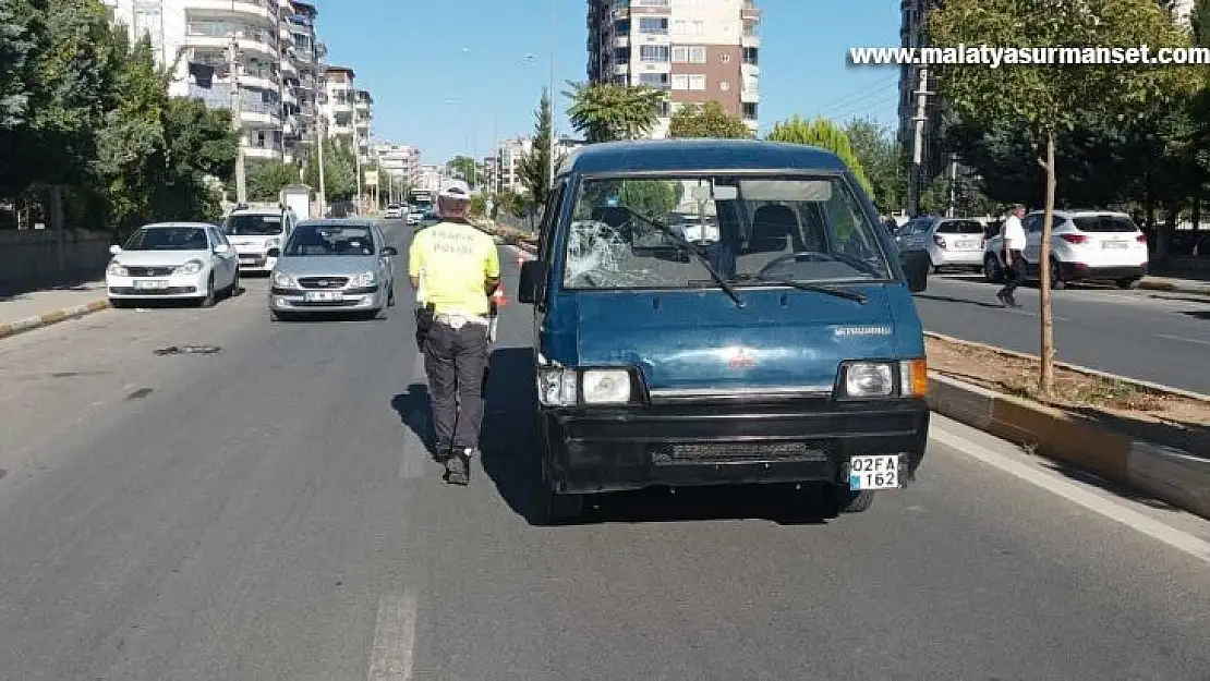 Midibüsün çarptığı kadın hayatını kaybetti