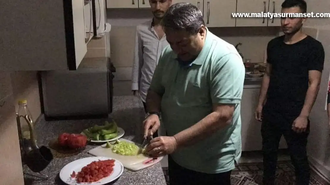 Milletvekili Fendoğlu üniversite öğrencileri için sahur yemeği hazırladı