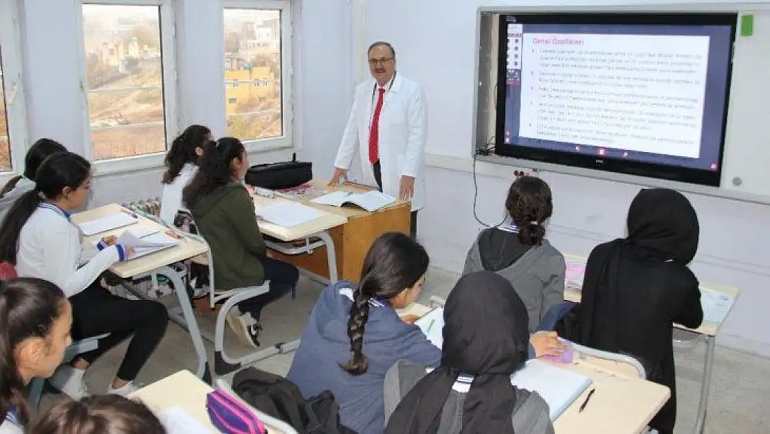 Milli Eğitim Müdürü Alagöz öğretmenliğe geri döndü
