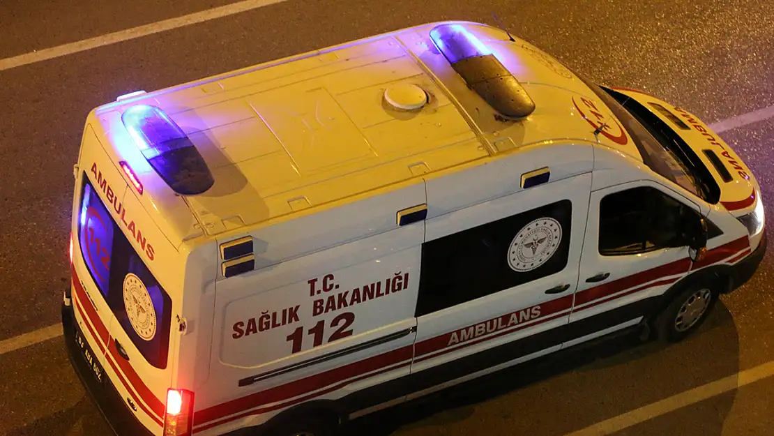 Minibüs ile otomobil çarpıştı: 2'si çocuk 4 yaralı