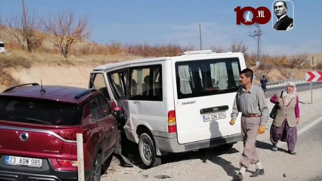 Minibüs İle Otomobilin Çarpışması Sonucu 5 Kişi Yaralandı