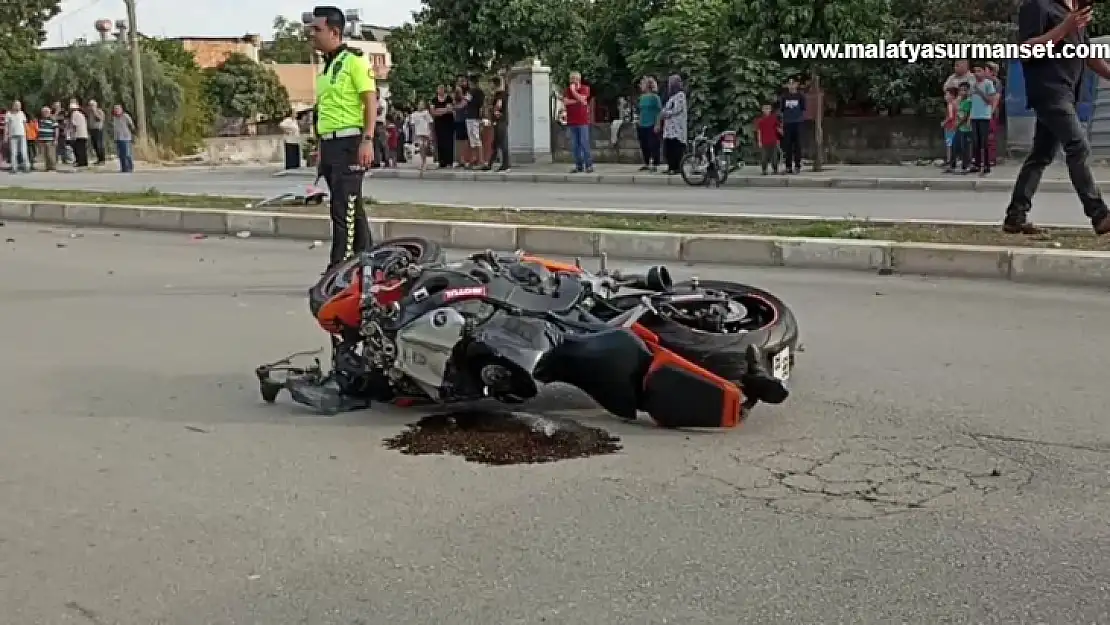 Minibüsle Çarpışan Motosikletteki 2 Kişi Öldü