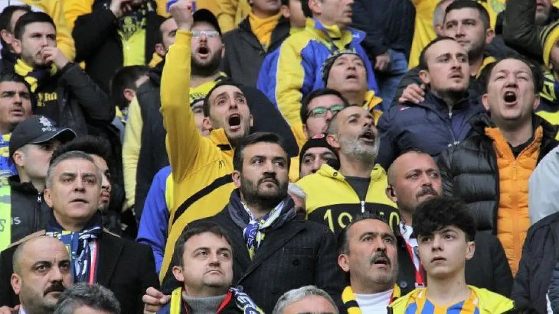 MKE Ankaragücü Başkanı Fatih Mert maçı taraftar ile izledi