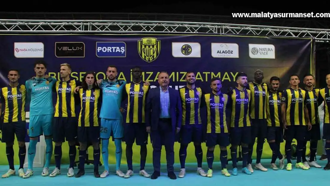 MKE Ankaragücü kadrosuna kattığı 14 isme imza töreni düzenledi