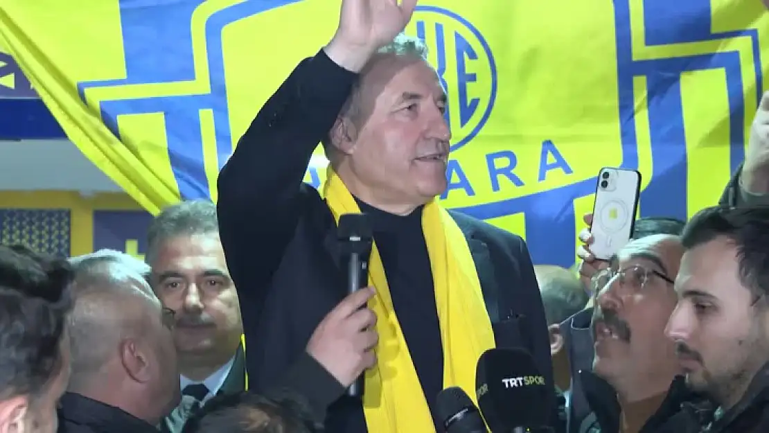 MKE Ankaragücü taraftarları, eski başkan Faruk Koca'yı coşkuyla karşıladı