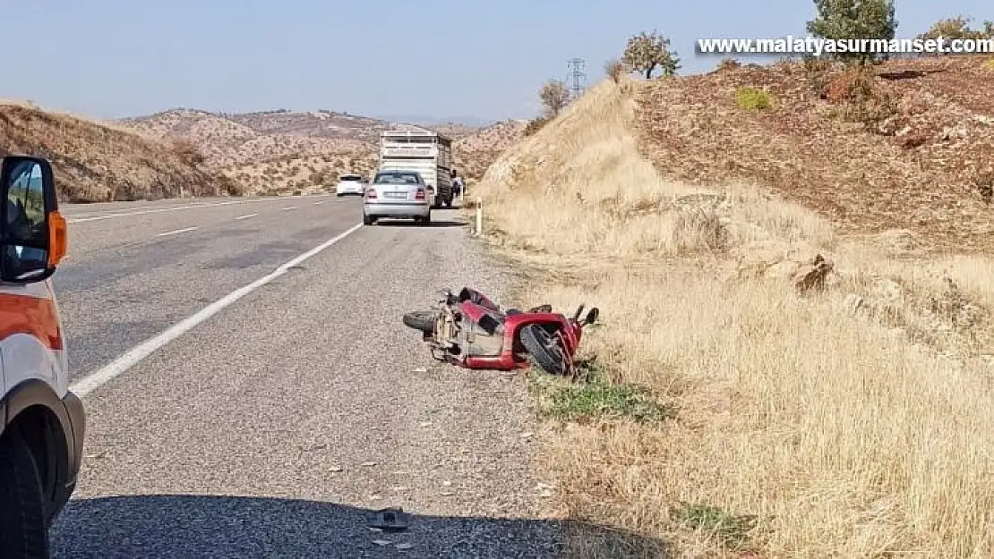 Motosiklet ile kamyonet çarpıştı 2 kişi ağır yaralandı